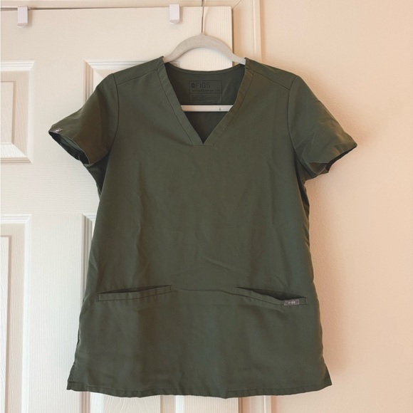 Figs Moss Casma 3-Pocket Scrubs Top - Picture 4 of 6